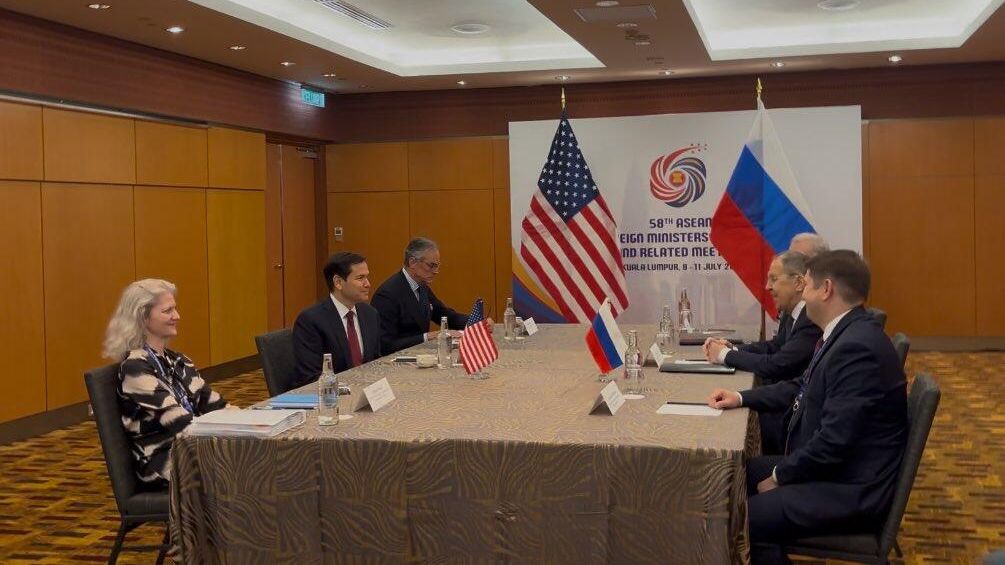 Министр иностранных дел РФ Сергей Лавров и госсекретарь США Марко Рубио во время встречи в Куала-Лумпуре Министр иностранных дел РФ Сергей Лавров и госсекретарь США Марко Рубио во время встречи в Куала-Лумпуре - РИА Новости, 1920, 10.07.2025