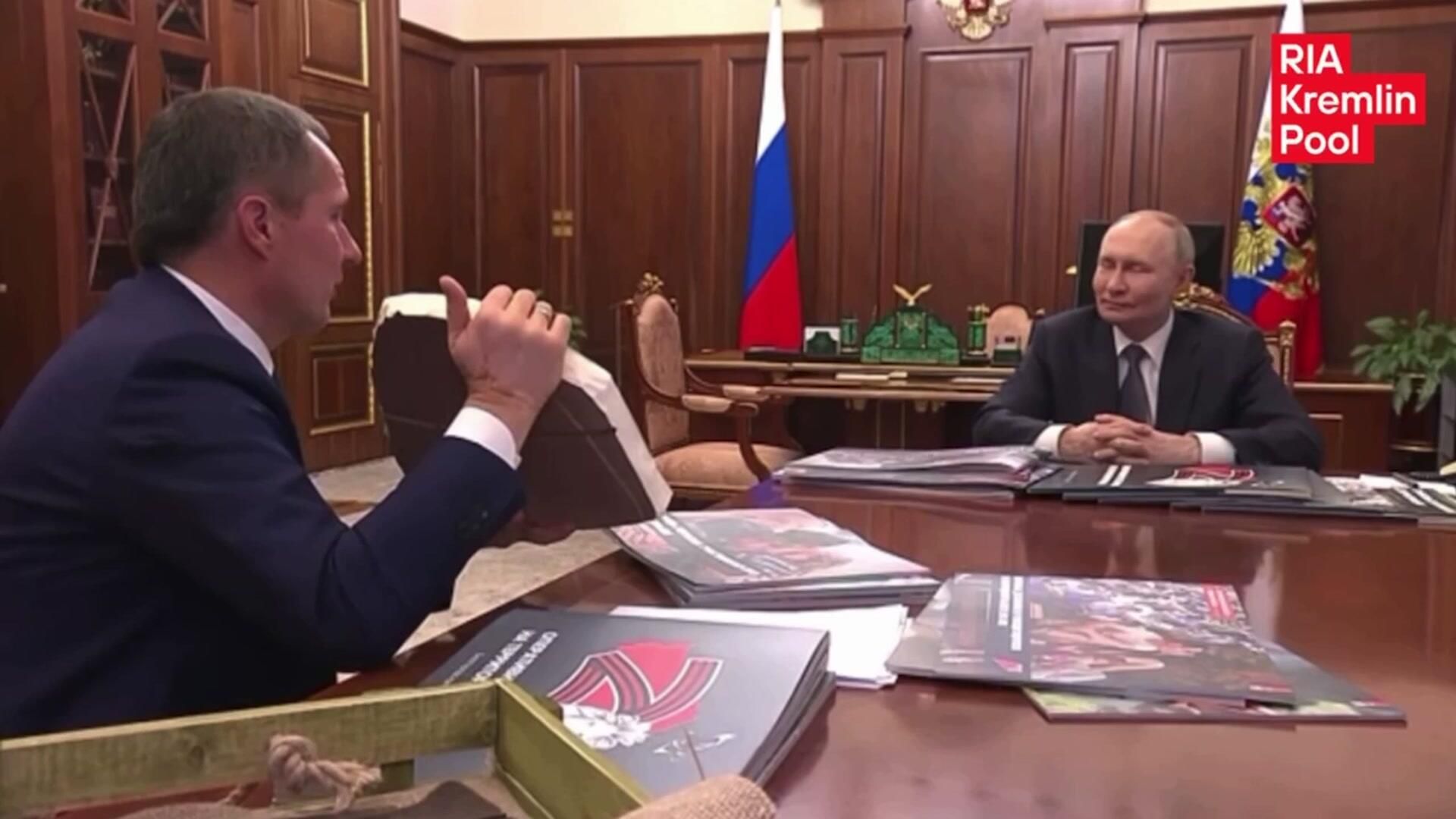 Картина художницы из Белгородской области, подаренная Гладковым Путину - РИА Новости, 1920, 11.07.2025
