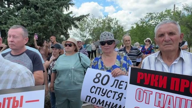 Митинг против сноса памятника советским воинам в Кагуле