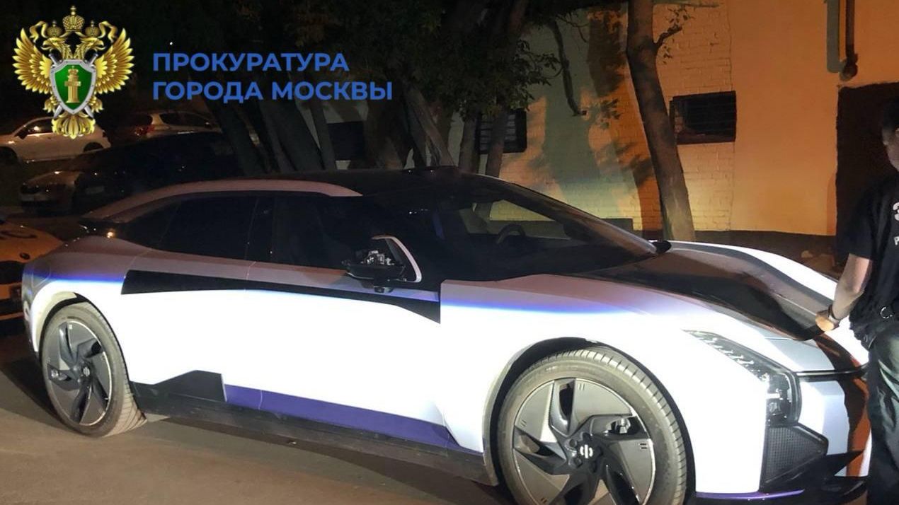 Автомобиль, сбивший людей на Бережковской набережной в Москве Автомобиль, сбивший людей на Бережковской набережной в Москве - РИА Новости, 1920, 12.07.2025