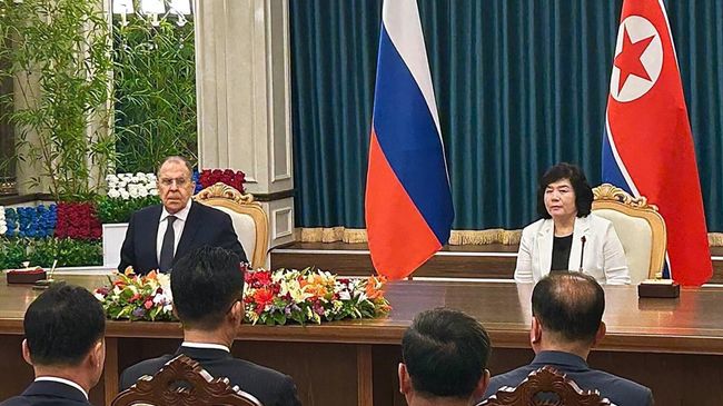 Министр иностранных дел РФ Сергей Лавров и министр иностранных дел КНДР Цой Сон Хи 