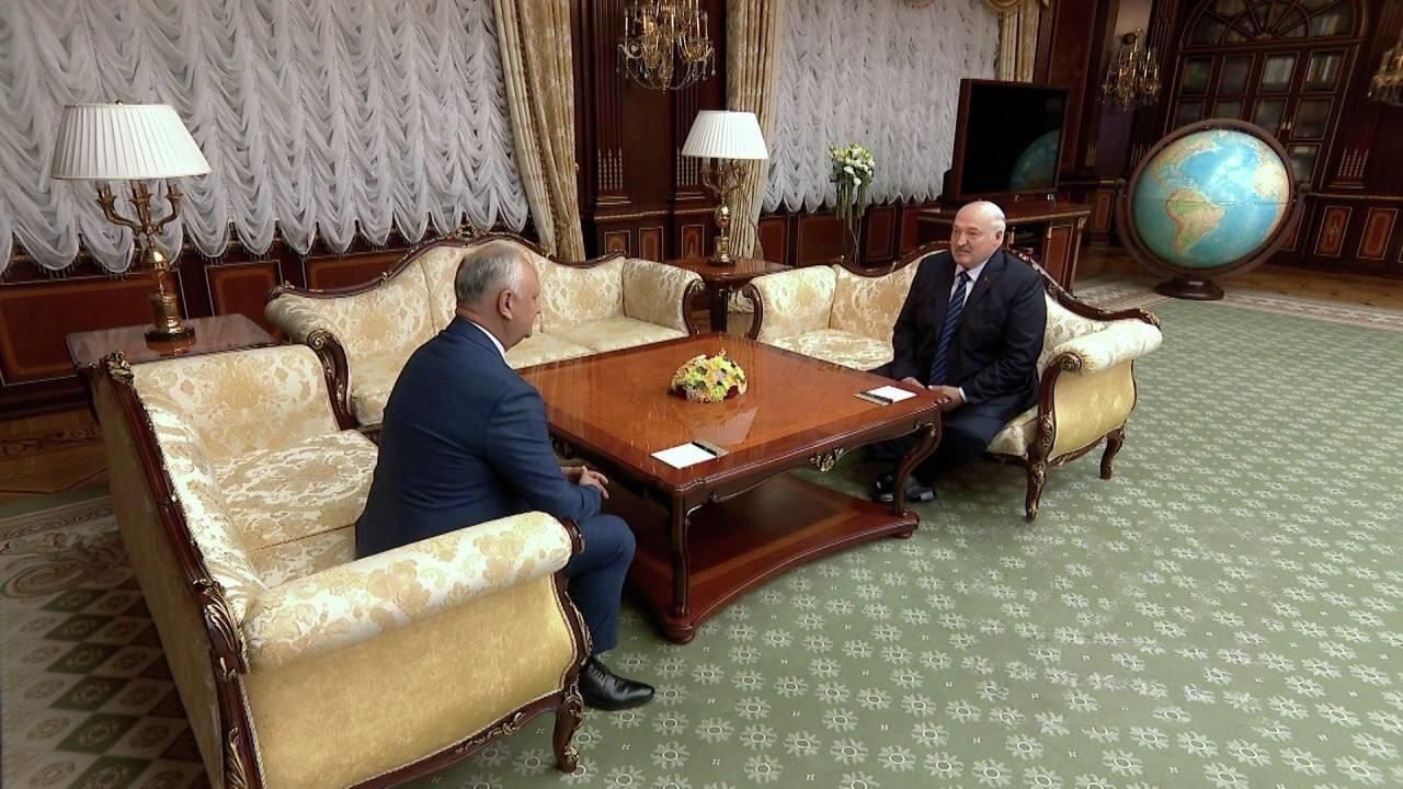 Президент Белоруссии Александр Лукашенко и председатель Партии социалистов Молдавии Игорь Додон во время встречи в Минске - РИА Новости, 1920, 12.07.2025