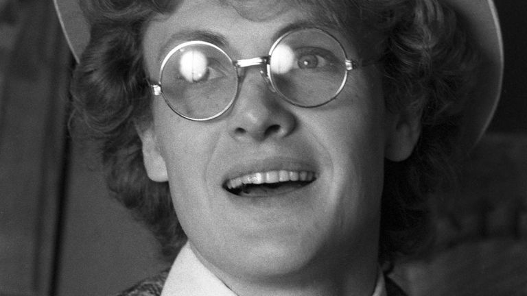Артист Юрий Мороз (исполнитель роли Тони) в кинофильме Принцесса цирка Артист Юрий Мороз (исполнитель роли Тони) в кинофильме Принцесса цирка