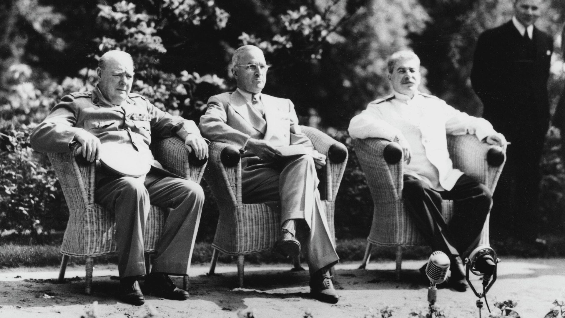 Премьер-министр Великобритании У.Черчилль, президент США Г. Трумэн, председатель Совета народных комиссаров СССР и председатель Государственного комитета Обороны СССР, Генеральный секретарь ЦК ВКП (б), И.В.Сталин в Потсдаме Премьер-министр Великобритании У.Черчилль, президент США Г. Трумэн, председатель Совета народных комиссаров СССР и председатель Государственного комитета Обороны СССР, Генеральный секретарь ЦК ВКП (б), И.В.Сталин в Потсдаме - РИА Новости, 1920, 17.07.2025