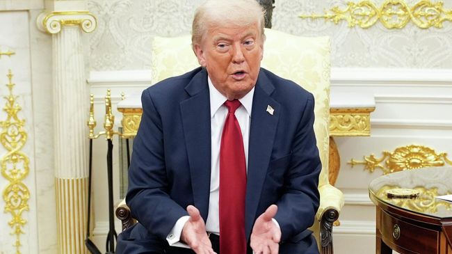 Президент США Дональд Трамп во время встречи в Вашингтоне с генеральным секретарем НАТО Марком Рютте. 14 июля 2025