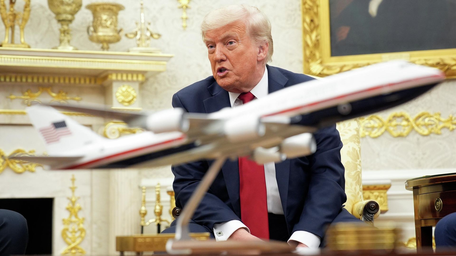 Президент США Дональд Трамп во время встречи в Вашингтоне с генеральным секретарем НАТО Марком Рютте Президент США Дональд Трамп во время встречи в Вашингтоне с генеральным секретарем НАТО Марком Рютте - РИА Новости, 1920, 15.07.2025