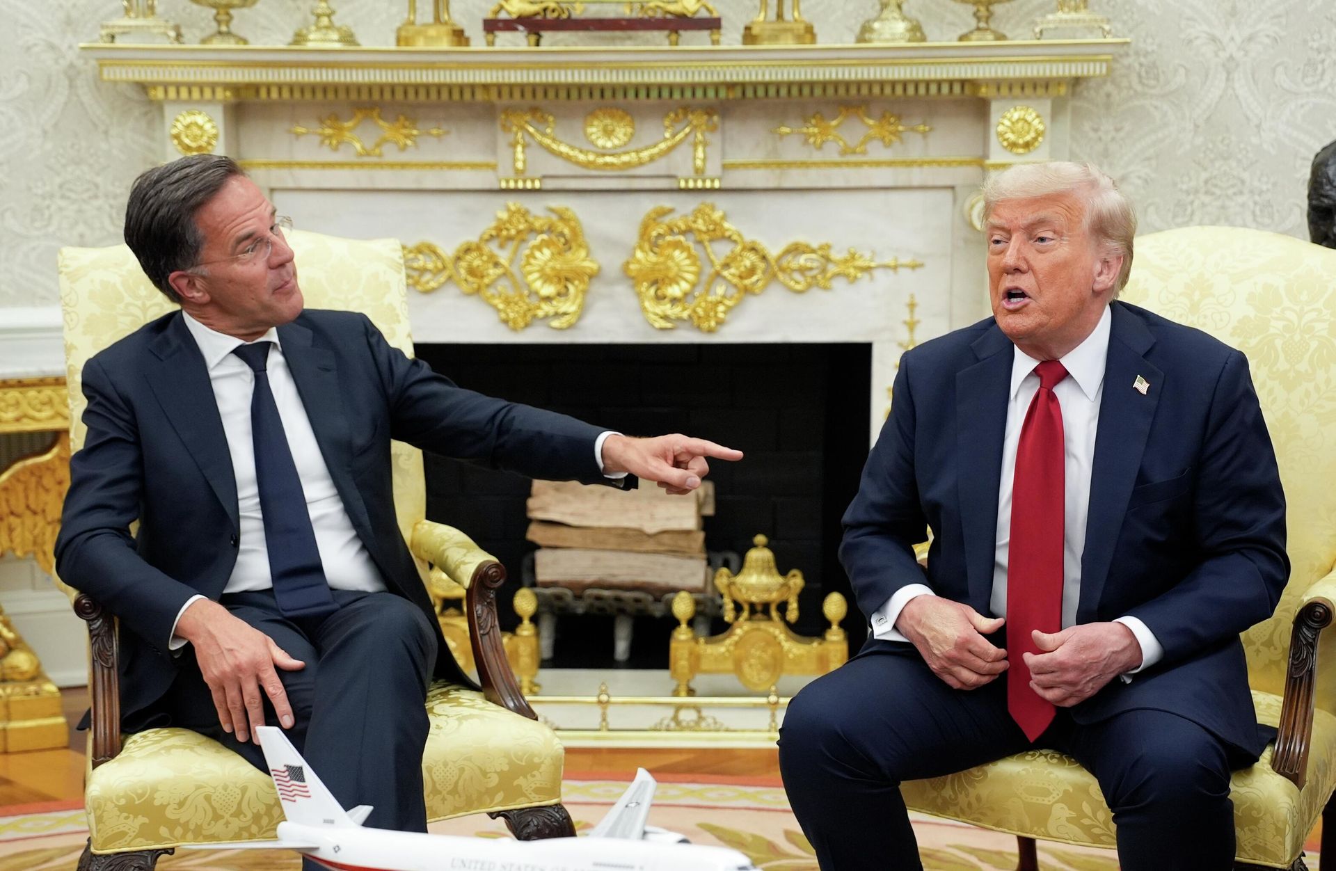 Президент США Дональд Трамп и генеральный секретарь НАТО Марк Рютте во время встречи в Вашингтоне Президент США Дональд Трамп и генеральный секретарь НАТО Марк Рютте во время встречи в Вашингтоне - РИА Новости, 1920, 18.07.2025