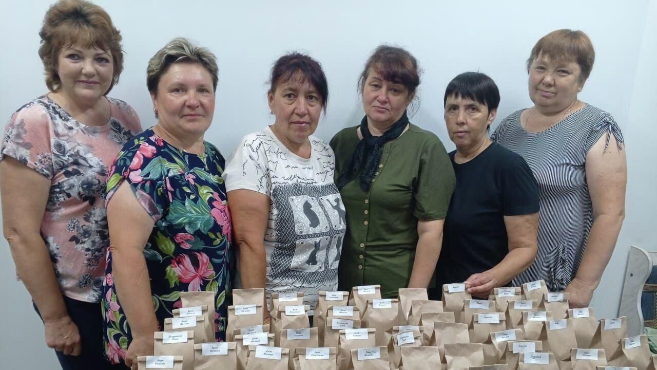 Социальные работники из Саратовской области собрали 150 пакетов ароматного травяного чая для участников специальной военной операции Социальные работники из Саратовской области собрали 150 пакетов ароматного травяного чая для участников специальной военной операции - РИА Новости, 1920, 16.07.2025