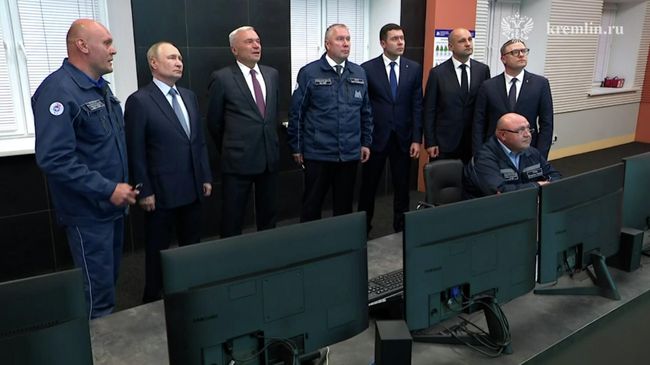 Путин ознакомился с работой новой коксовой батареи на Магнитогорском металлургическом комбинате  