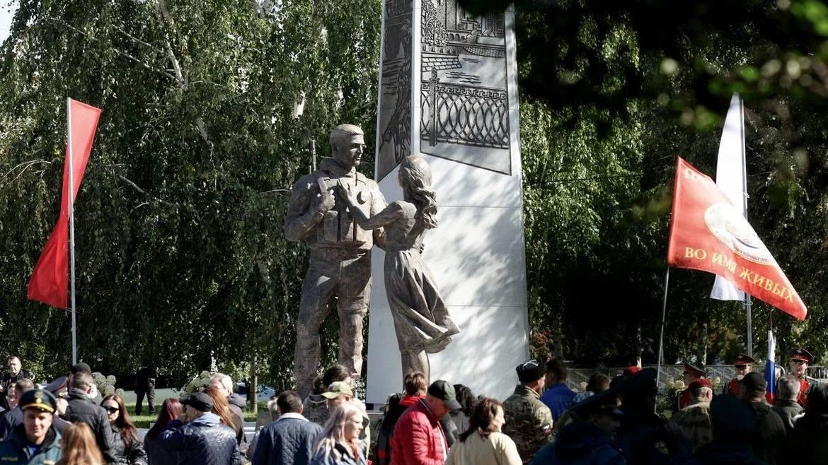 Памятник Защитникам Отечества в Челябинске на Аллее Славы - РИА Новости, 1920, 16.07.2025