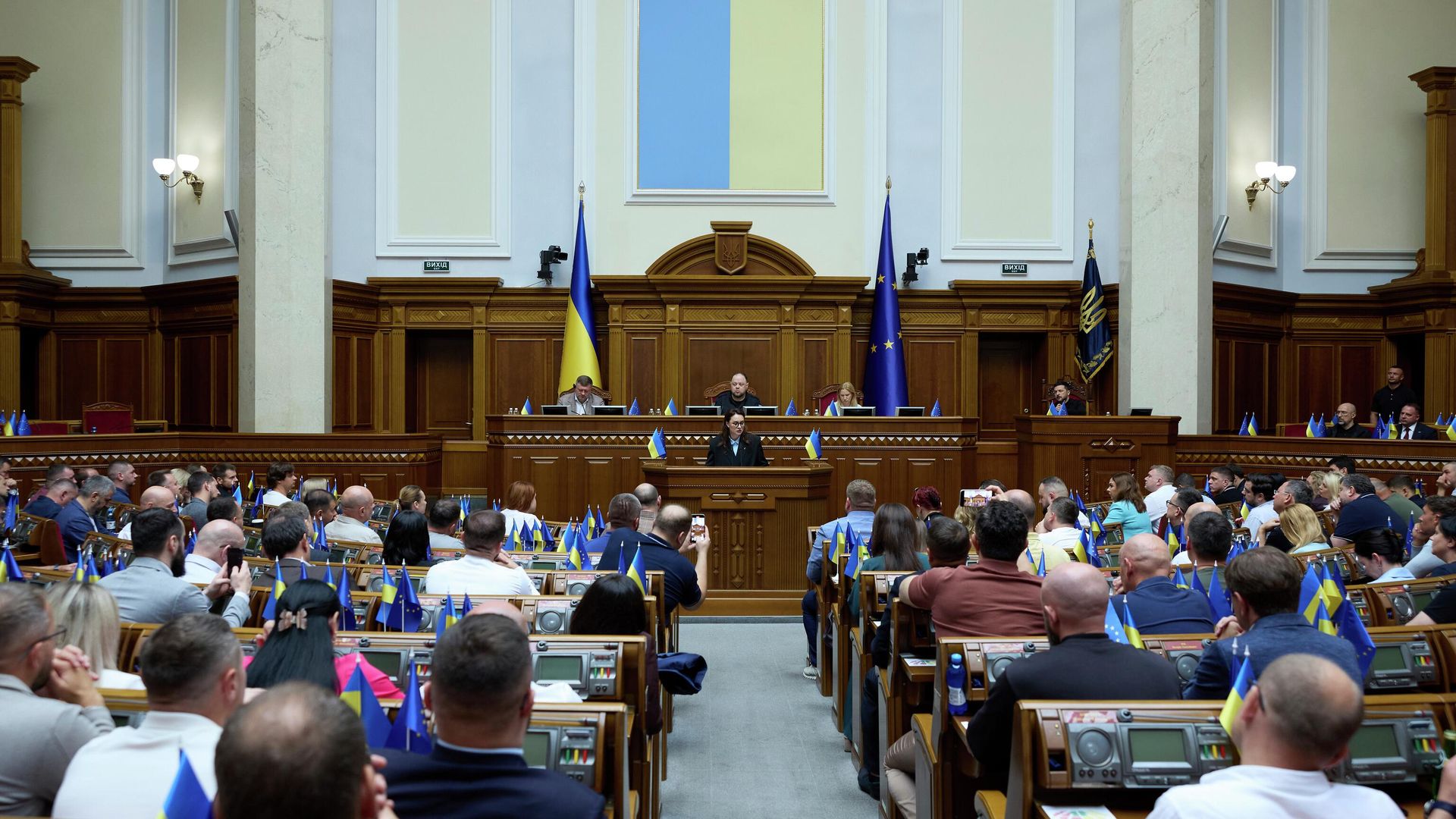 Новоизбранный премьер-министр Украины Юлия Свириденко выступает в сессионном зале парламента в Киеве - РИА Новости, 1920, 18.07.2025