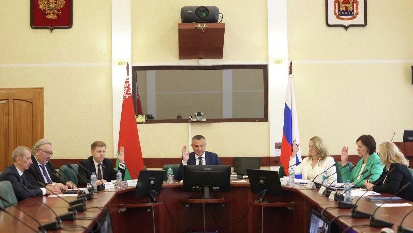 Заседание Комиссии Парламентского Собрания по законодательству и Регламенту Заседание Комиссии Парламентского Собрания по законодательству и Регламенту - РИА Новости, 1920, 18.07.2025
