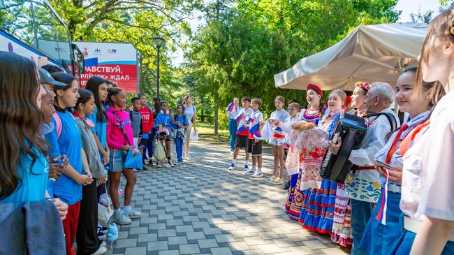 Группа детей из Кубы, Монголии, Узбекистана и России начала международную смену в Орленке Группа детей из Кубы, Монголии, Узбекистана и России начала международную смену в Орленке