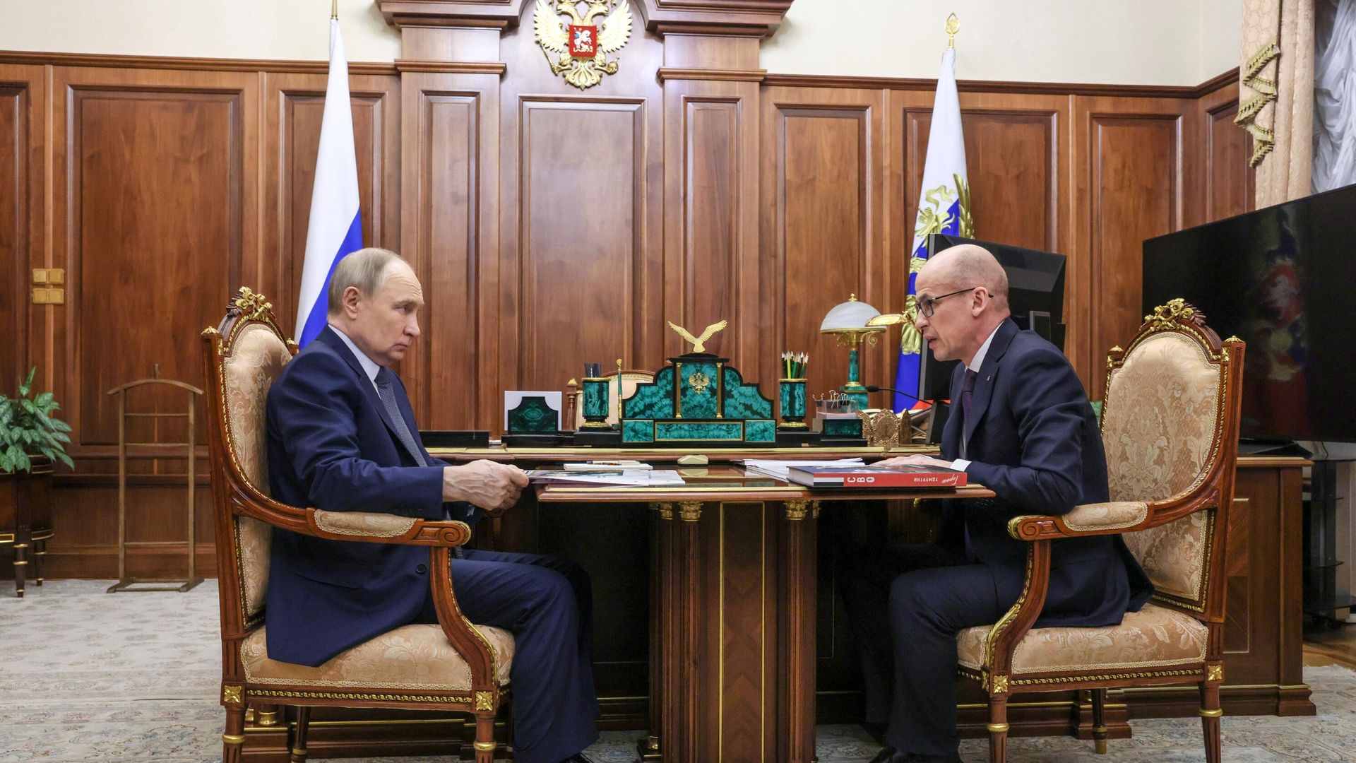 Президент Владимир Путин встретился с главой Удмуртской Республики Александром Бречаловым - РИА Новости, 1920, 21.07.2025