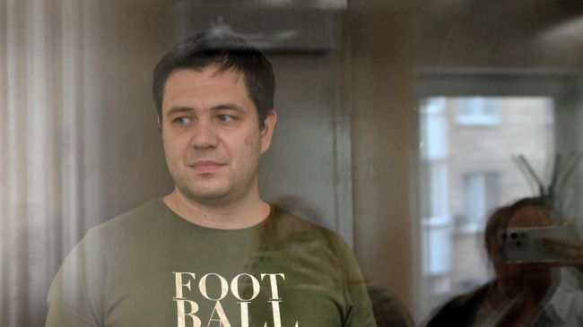 Главный редактор телеграм-канала Baza Глеб Трифонов, задержанный по обвинению в даче взятки, во время избрания ему меры пресечения в Замоскворецком суде