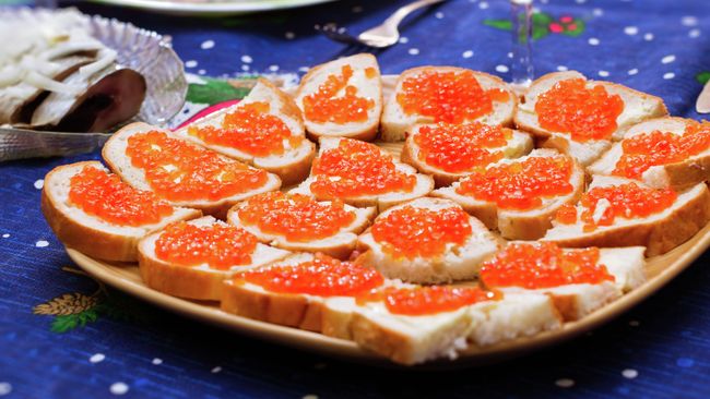 Бутерброды с красной икрой Бутерброды с красной икрой