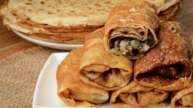 Блины с начинкой из курицы и грибов