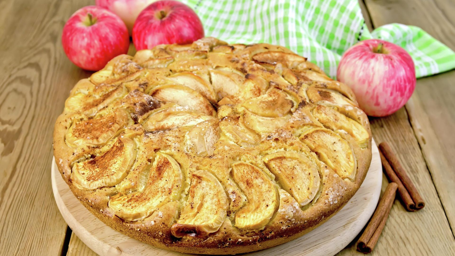 Шарлотка с яблоками Шарлотка с яблоками - РИА Новости, 1920, 19.09.2024