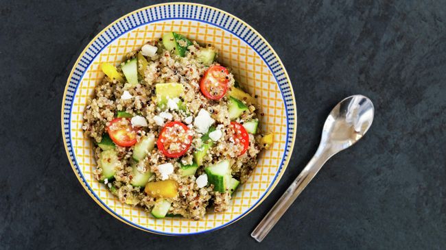 Салат с киноа и овощами