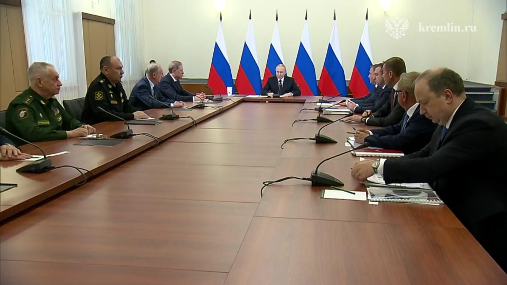 Минута молчания в память о погибших в авиакатастрофе в Амурской области на совещании в Северодвинске Минута молчания в память о погибших в авиакатастрофе в Амурской области на совещании в Северодвинске - РИА Новости, 1920, 24.07.2025