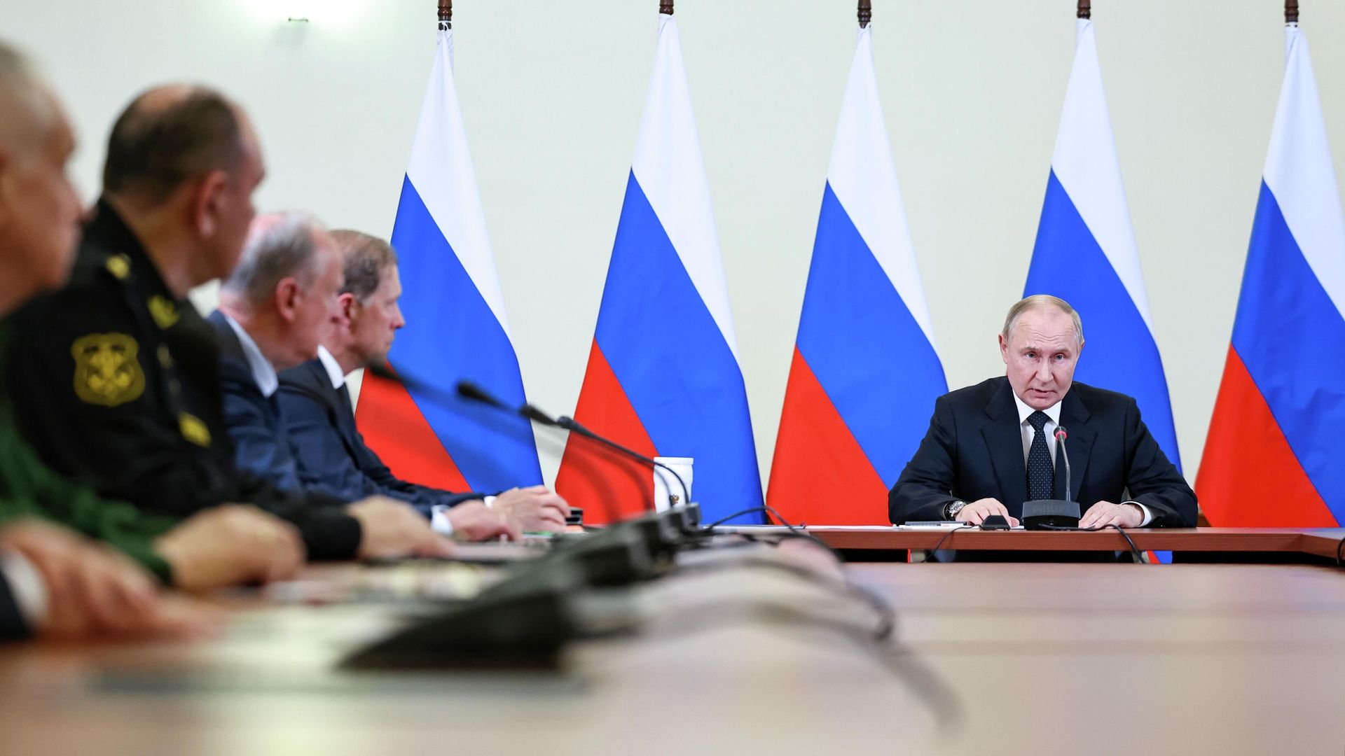 Президент России Владимир Путин в рамках рабочей поездки в Архангельскую область проводит совещание о стратегии развития подводных сил ВМФ РФ Президент России Владимир Путин в рамках рабочей поездки в Архангельскую область проводит совещание о стратегии развития подводных сил ВМФ РФ - РИА Новости, 1920, 24.07.2025