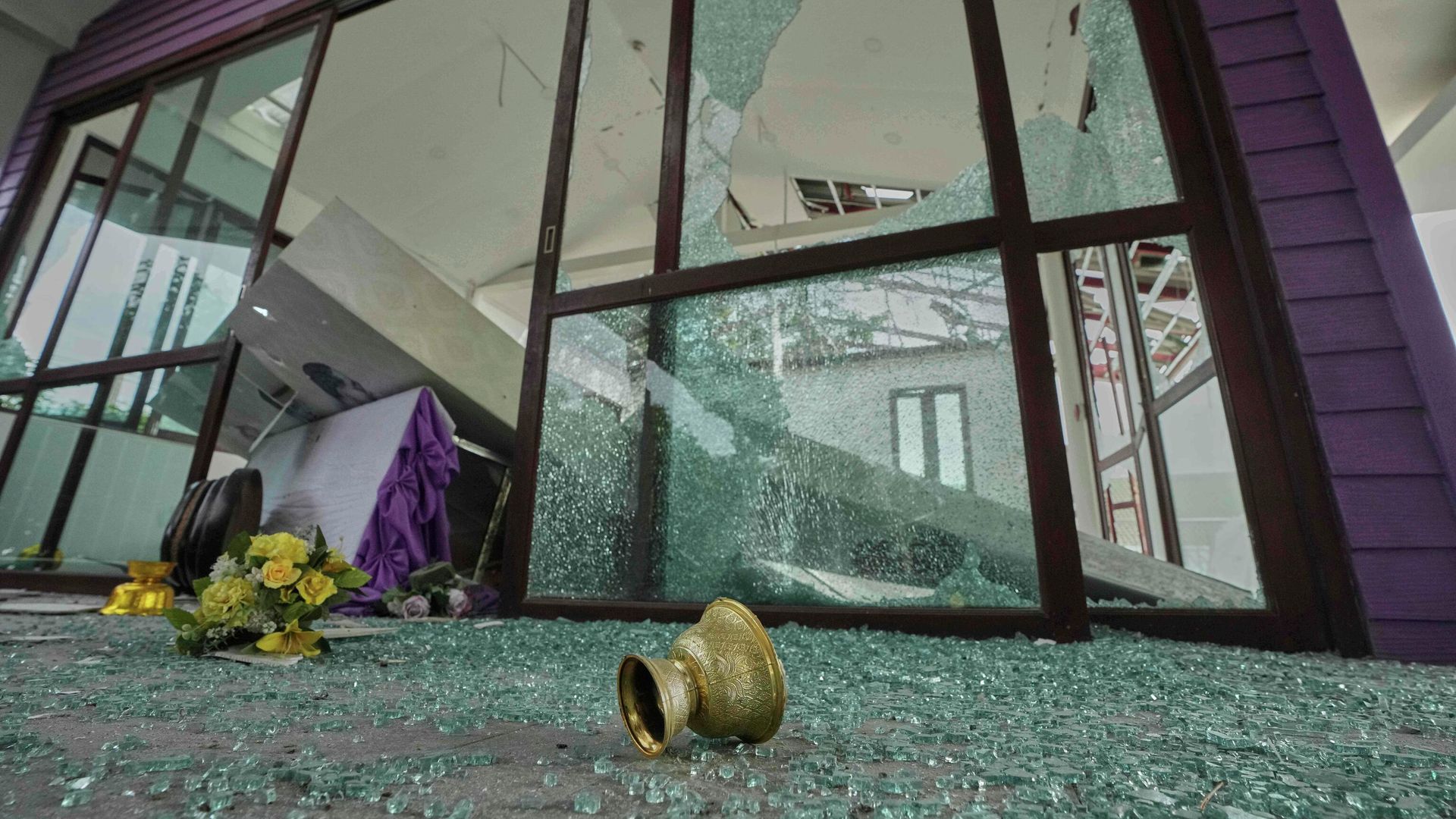 Здание больницы, поврежденное в результате обстрела со стороны Камбоджи, в провинции Сурин, Таиланд Здание больницы, поврежденное в результате обстрела со стороны Камбоджи, в провинции Сурин, Таиланд - РИА Новости, 1920, 26.07.2025