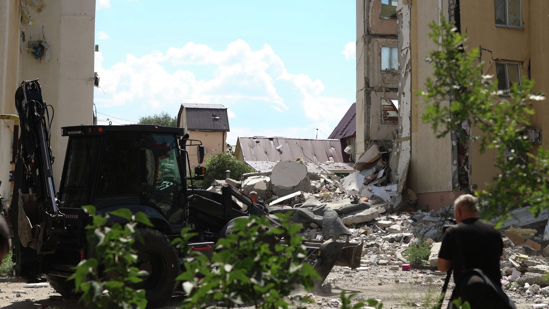 Последствия взрыва бытового газа в подъезде 10-этажного жилого дома в Саратове - РИА Новости, 1920, 25.07.2025