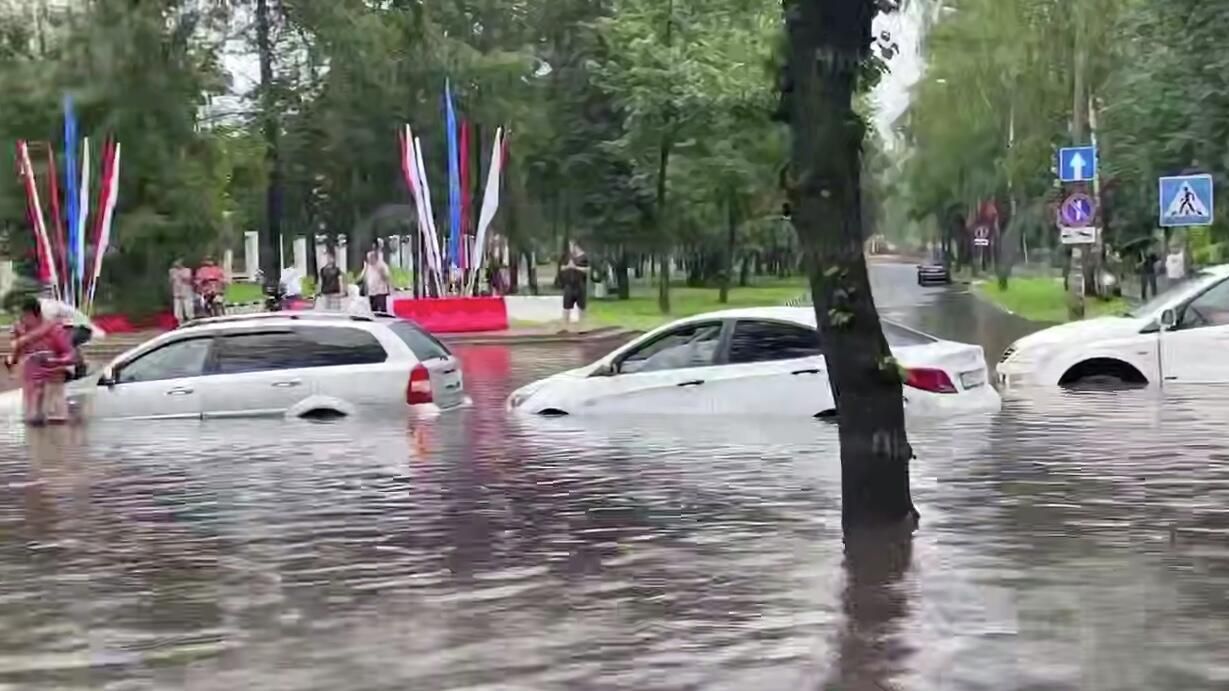 Последствия ливня в Обнинске в Калужской области Последствия ливня в Обнинске в Калужской области - РИА Новости, 1920, 26.07.2025