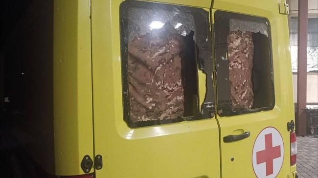 Последствия атаки украинского дрона на машину скорой помощи в Запорожской области