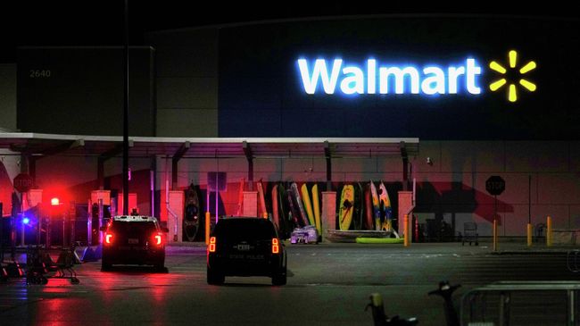 Обстановка у магазина Walmart, где произошло нападение с ножом в штате Мичиган. 27 июля 2025