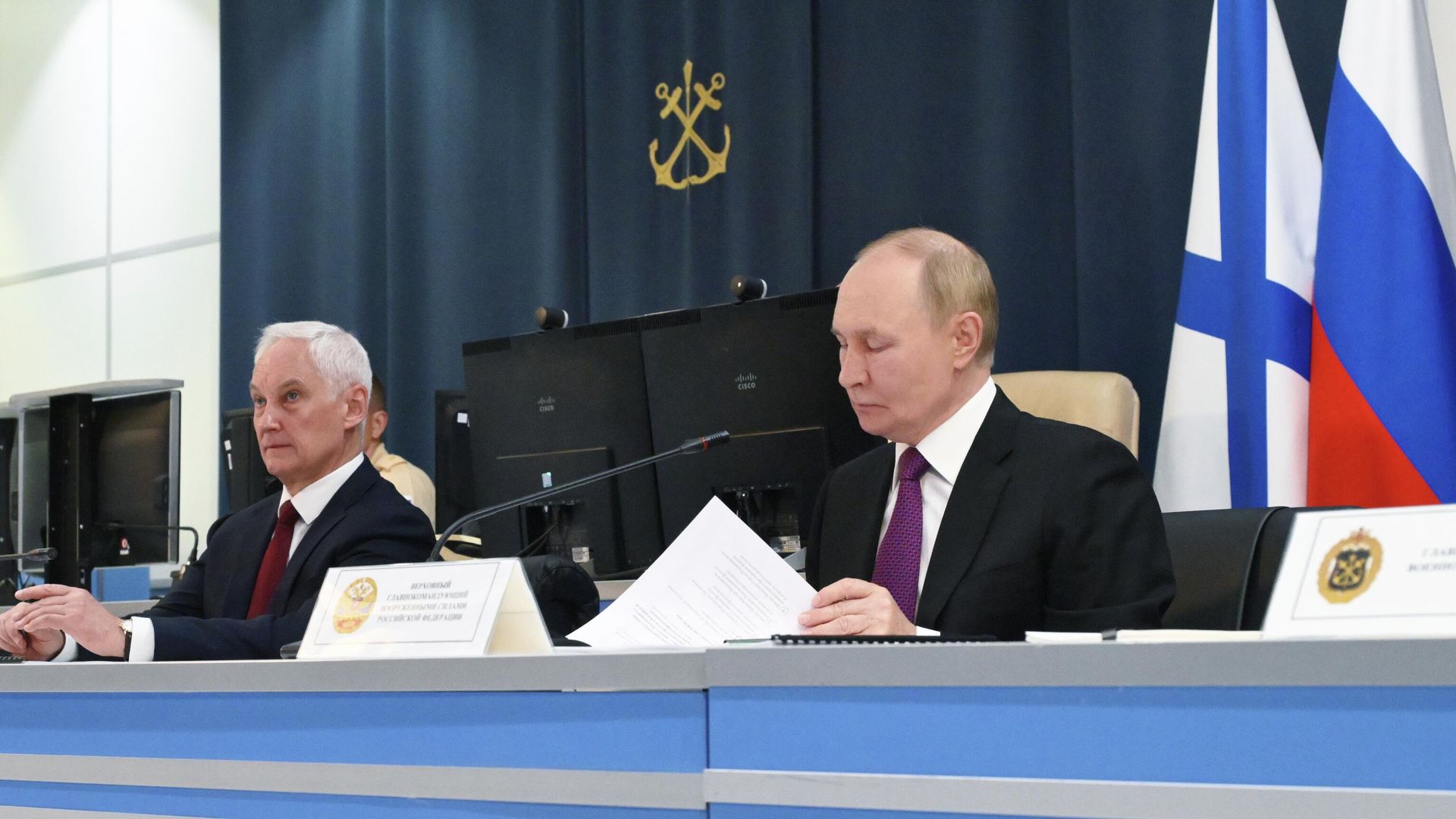 Президент РФ, верховный главнокомандующий ВС РФ Владимир Путин в Главном адмиралтействе в Санкт-Петербурге во время проверки оперативных учений ВМФ Июльский шторм Президент РФ, верховный главнокомандующий ВС РФ Владимир Путин в Главном адмиралтействе в Санкт-Петербурге во время проверки оперативных учений ВМФ Июльский шторм - РИА Новости, 1920, 27.07.2025