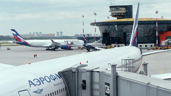 Самолет Boeing 777-300 авиакомпании Аэрофлот в международном аэропорту Шереметьево