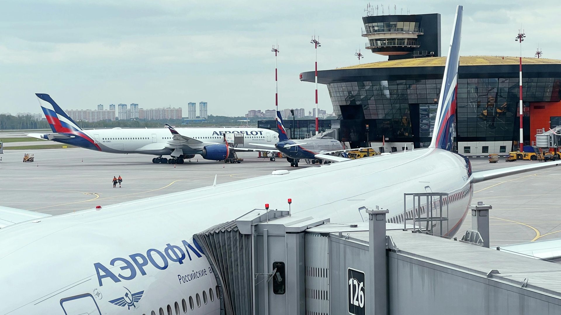 Самолет Boeing 777-300 авиакомпании Аэрофлот в международном аэропорту Шереметьево - РИА Новости, 1920, 19.01.2026