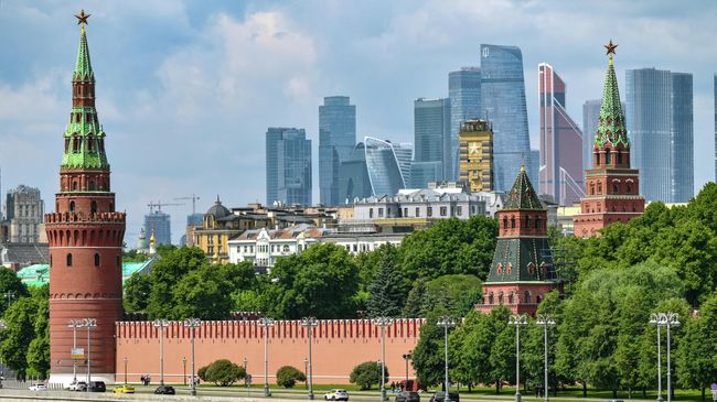 Вид на Кремль, Москву-реку и международный деловой центр Москва-Сити
