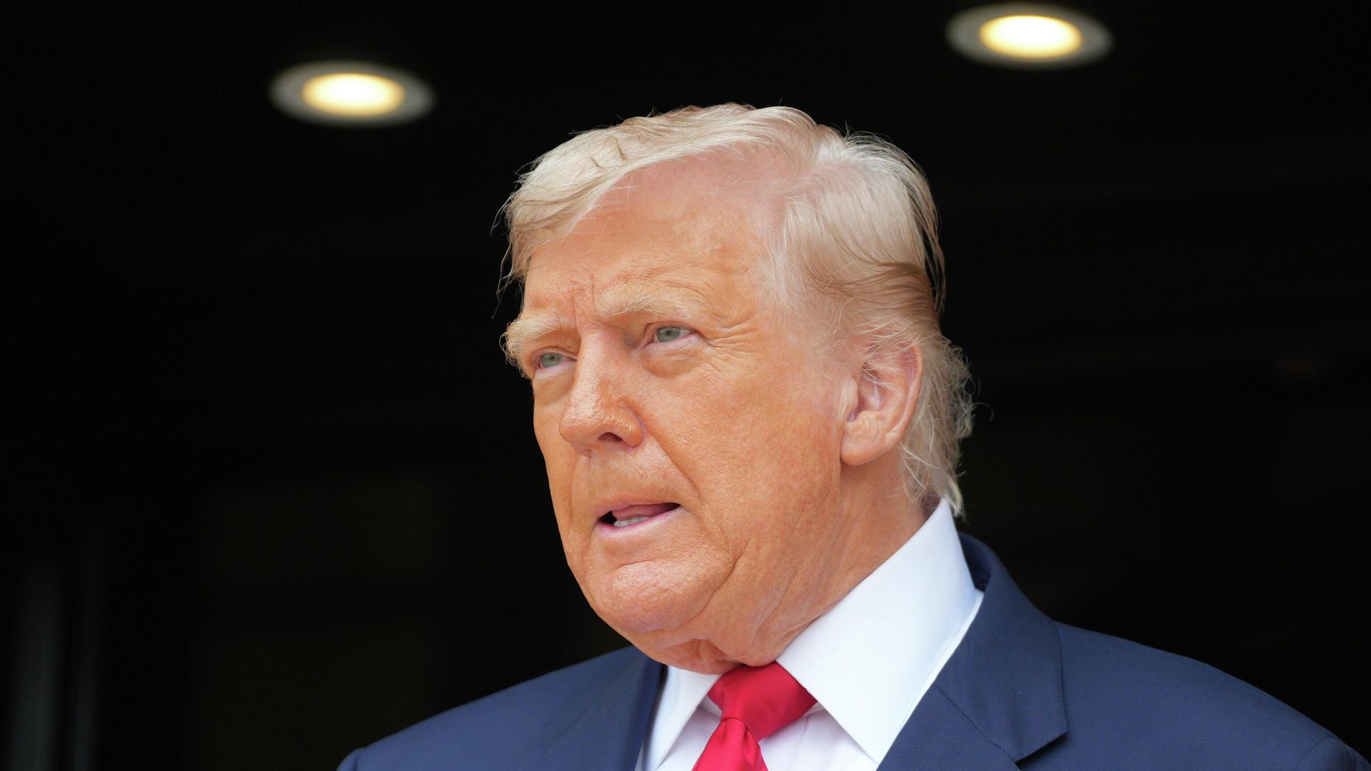 Президент США Дональд Трамп перед встречей с премьер-министром Великобритании Киром Стармером в гольф-клубе Trump Turnberry Президент США Дональд Трамп перед встречей с премьер-министром Великобритании Киром Стармером в гольф-клубе Trump Turnberry - РИА Новости, 1920, 28.07.2025