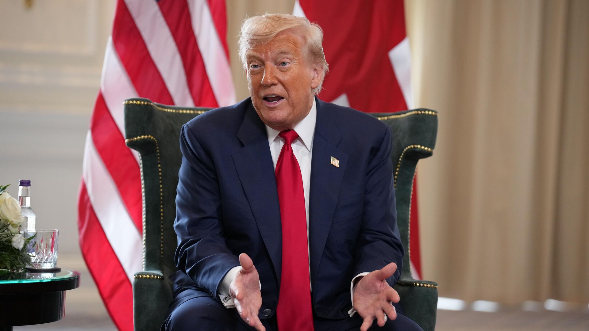 Президент США Дональд Трамп на встрече с премьер-министром Великобритании Киром Стармером в гольф-клубе Trump Turnberry в Шотландии Президент США Дональд Трамп на встрече с премьер-министром Великобритании Киром Стармером в гольф-клубе Trump Turnberry в Шотландии - РИА Новости, 1920, 28.07.2025