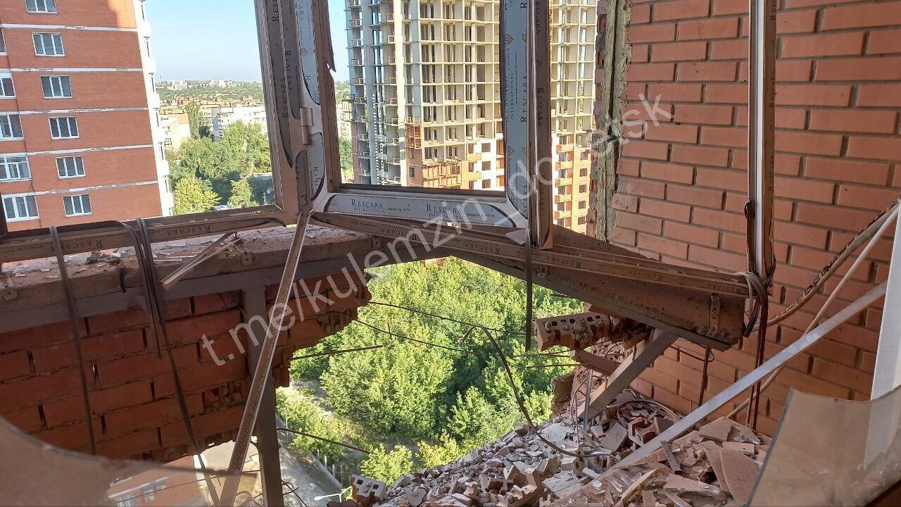 Последствия обстрела Донецка со стророны ВСУ Последствия обстрела Донецка со стророны ВСУ - РИА Новости, 1920, 29.07.2025