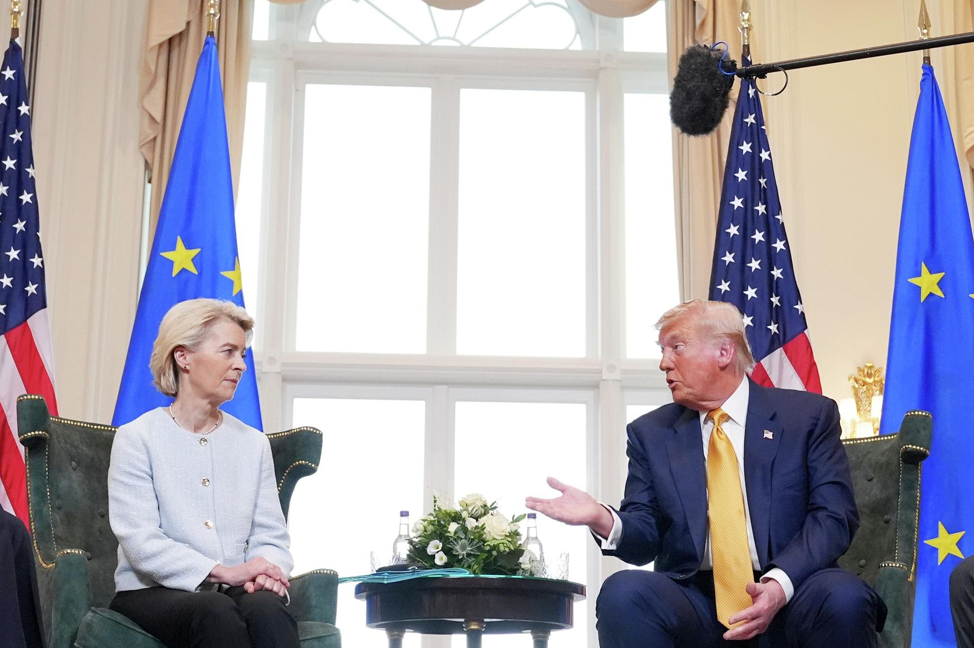 Президент США Дональд Трамп и председатель Европейской комиссии Урсула фон дер Ляйен во время встречи в Шотландии Президент США Дональд Трамп и председатель Европейской комиссии Урсула фон дер Ляйен во время встречи в Шотландии - РИА Новости, 1920, 08.08.2025