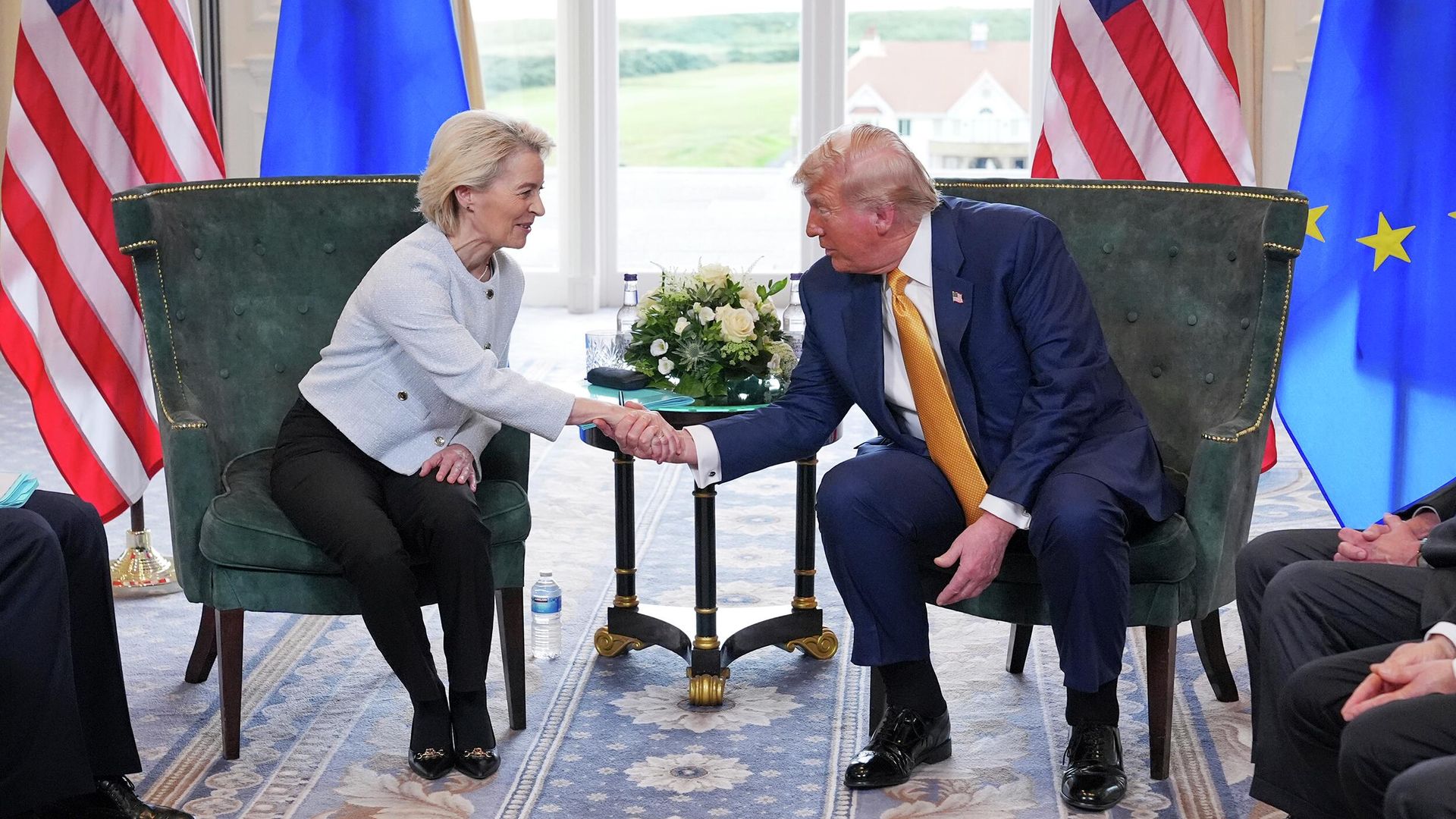 Президент Дональд Трамп США и председатель Европейской комиссии Урсула фон дер Ляйен во время встречи в Шотландии Президент Дональд Трамп США и председатель Европейской комиссии Урсула фон дер Ляйен во время встречи в Шотландии - РИА Новости, 1920, 29.07.2025