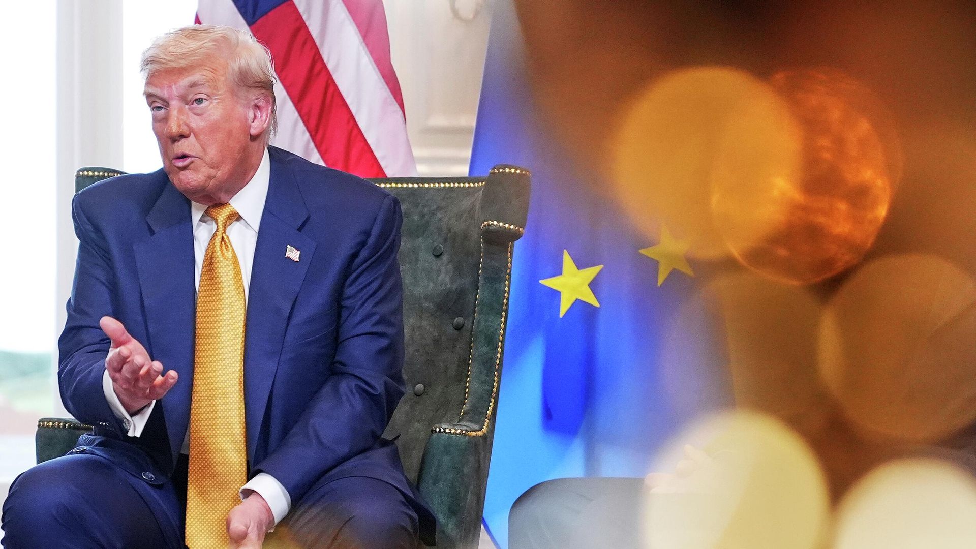 Президент США Дональд Трамп во время встречи с председателем Европейской комиссии Урсулой фон дер Ляйен в Шотландии - РИА Новости, 1920, 09.11.2025