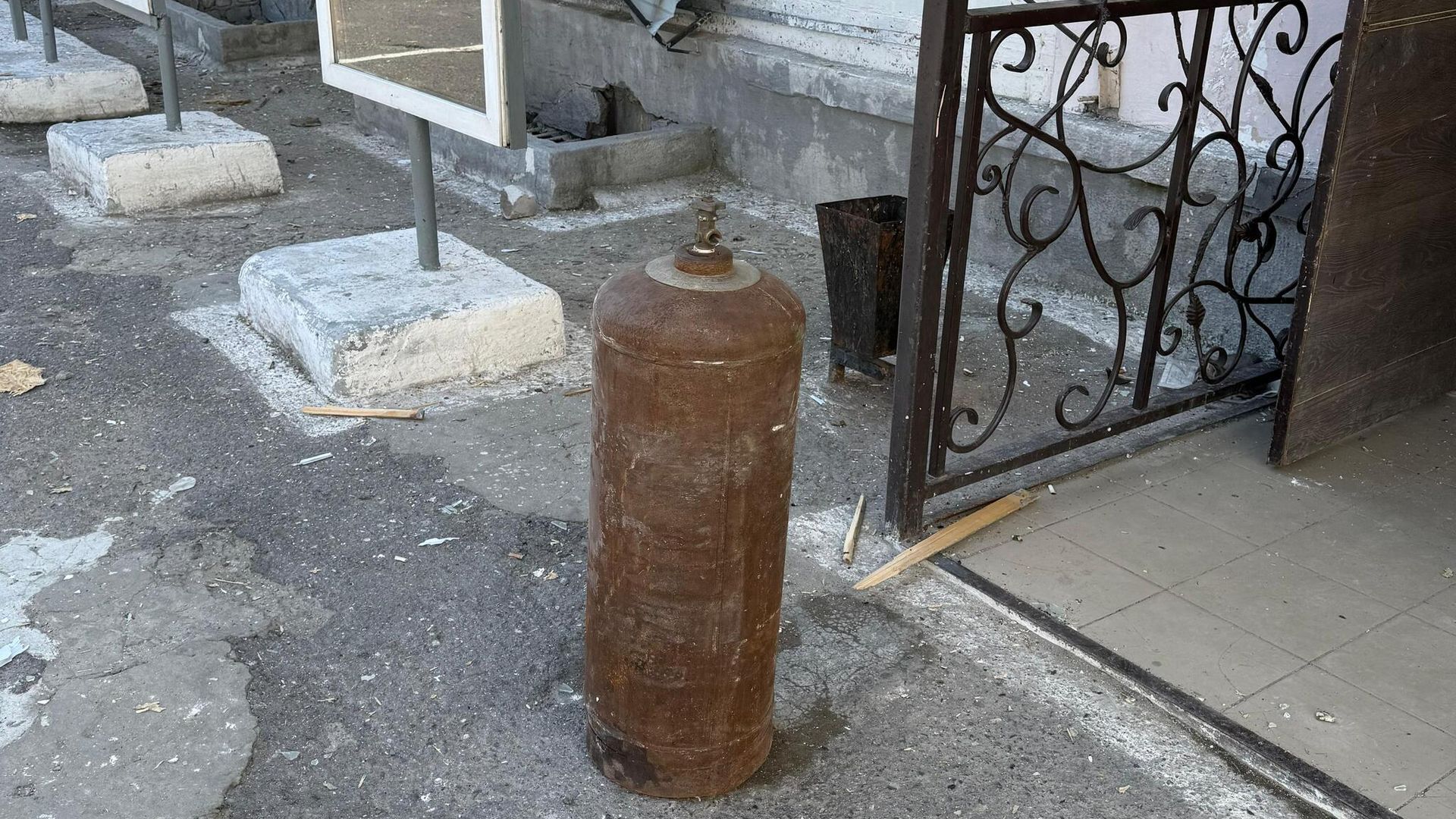 Место воспламенения газа из баллона на территории одного из подсобных помещений исправительной колонии № 9 в Волгоградской области Место воспламенения газа из баллона на территории одного из подсобных помещений исправительной колонии № 9 в Волгоградской области - РИА Новости, 1920, 29.07.2025