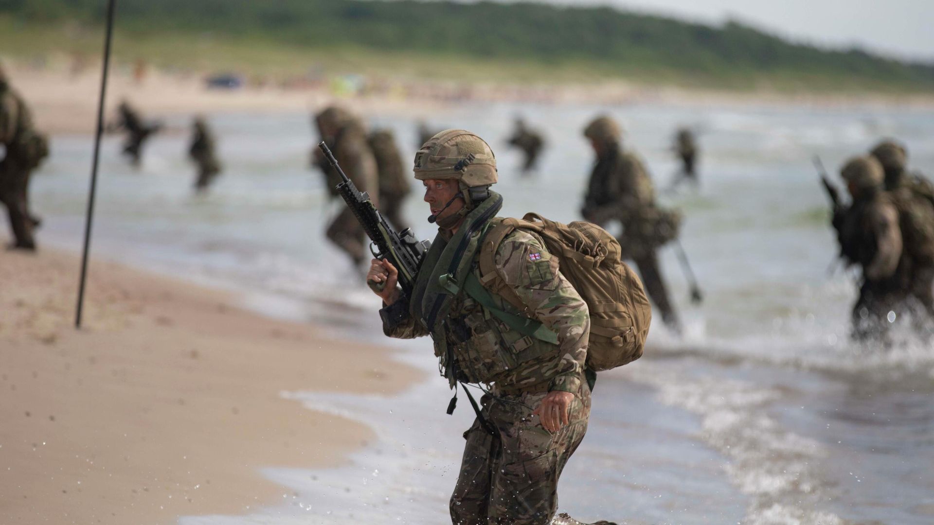 Британские военные во время совместных учений стран НАТО Baltic Operations (Baltops) в Паланге, Литва Британские военные во время совместных учений стран НАТО Baltic Operations (Baltops) в Паланге, Литва - РИА Новости, 1920, 25.12.2025