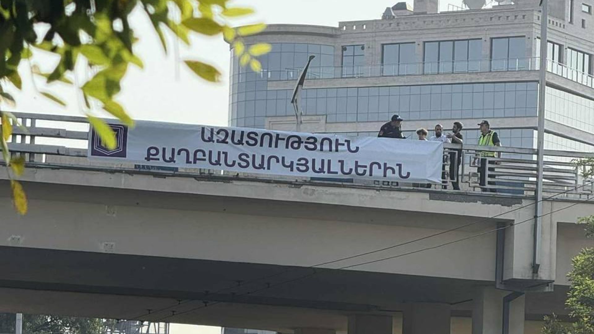Силовики задержали трех сторонников архиепископа Баграта Силовики задержали трех сторонников архиепископа Баграта - РИА Новости, 1920, 30.07.2025