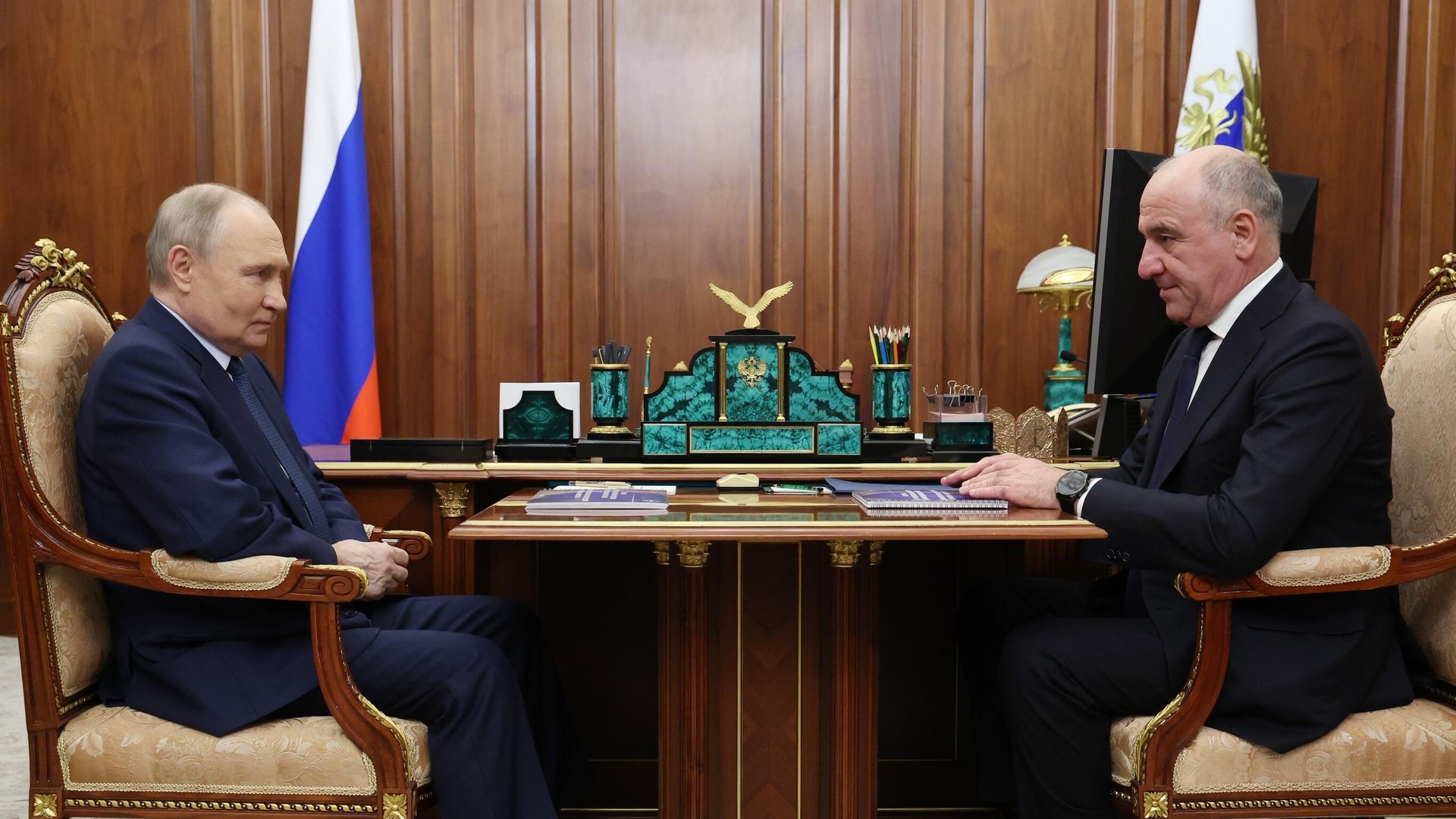Владимир Путин и Рашид Темрезов Владимир Путин и Рашид Темрезов - РИА Новости, 1920, 30.07.2025