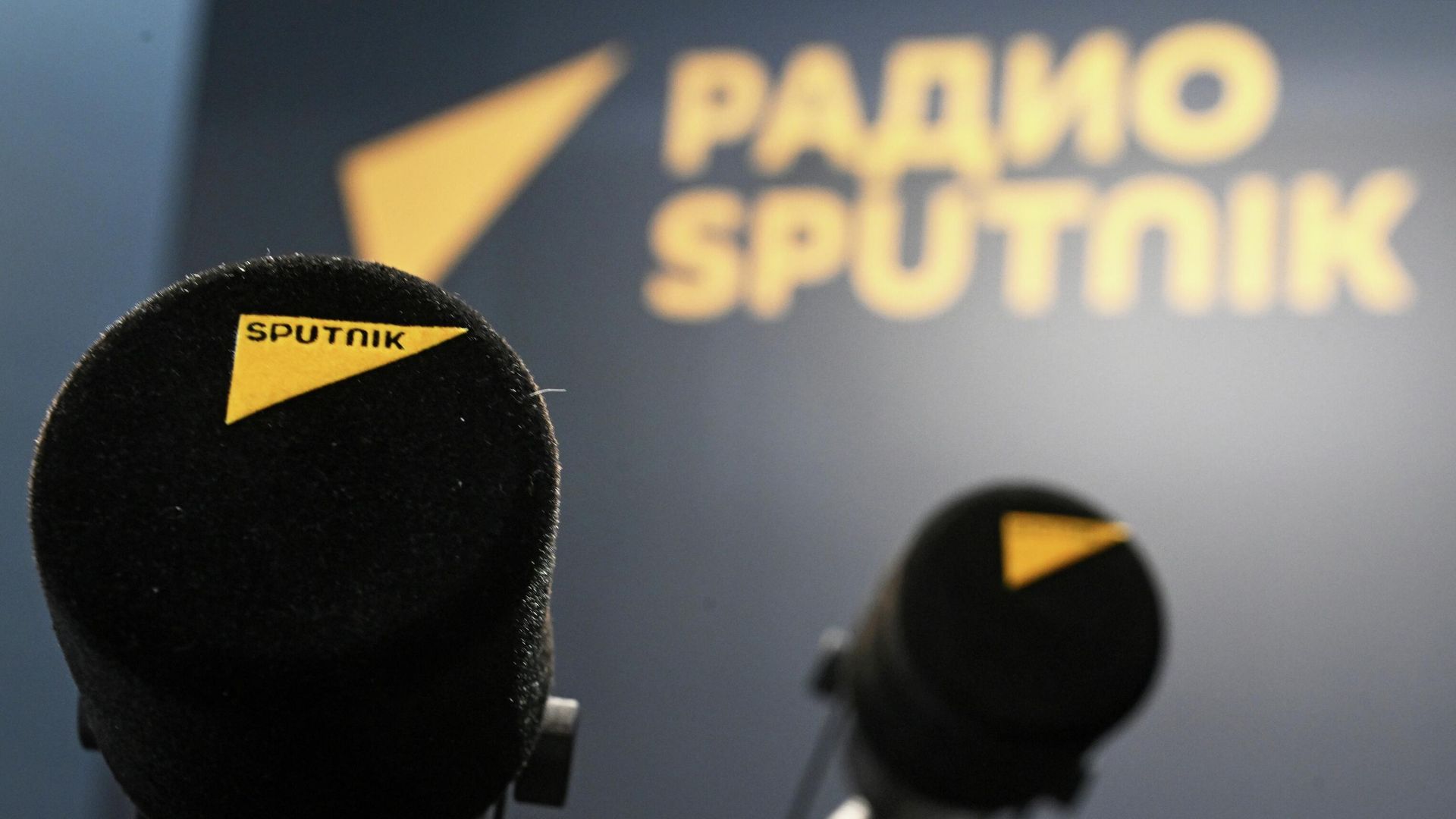 Микрофоны в студии радио Sputnik Микрофоны в студии радио Sputnik - РИА Новости, 1920, 12.09.2025