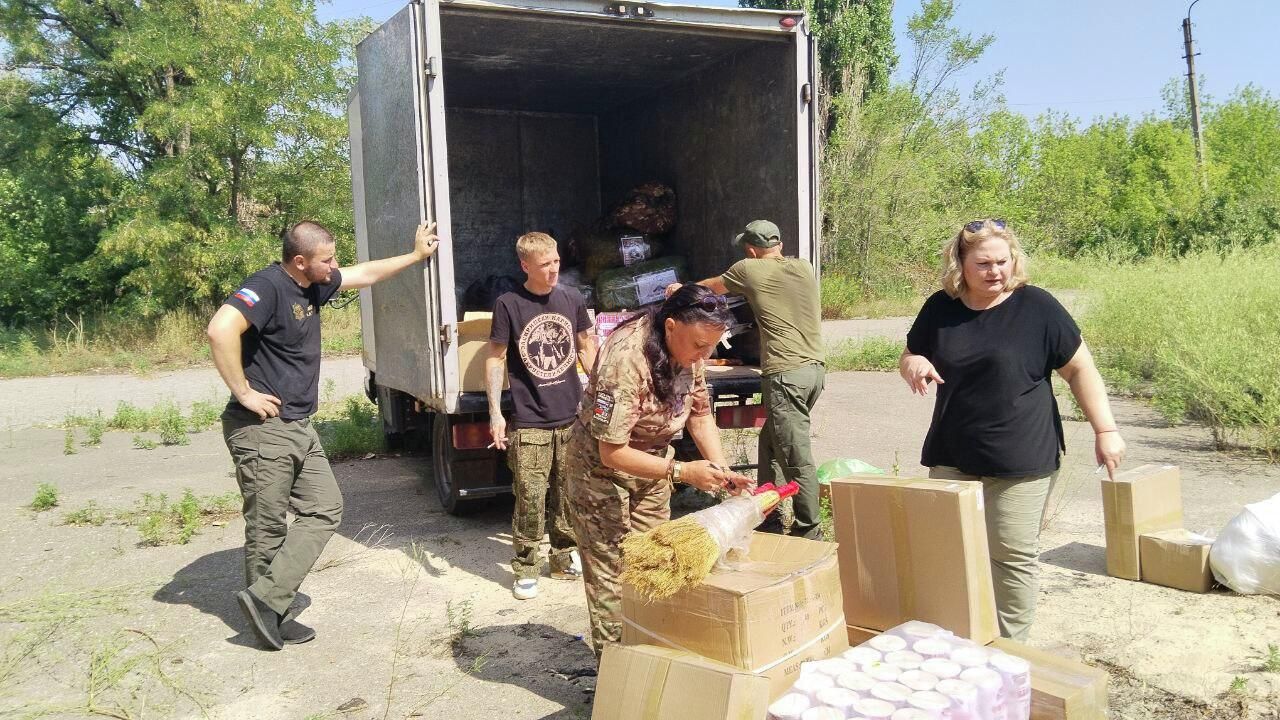Новгородский депутат Ольга Борисова отвезла в зону СВО лекарства, масксети, антидроновые одеяла Новгородский депутат Ольга Борисова отвезла в зону СВО лекарства, масксети, антидроновые одеяла - РИА Новости, 1920, 01.08.2025