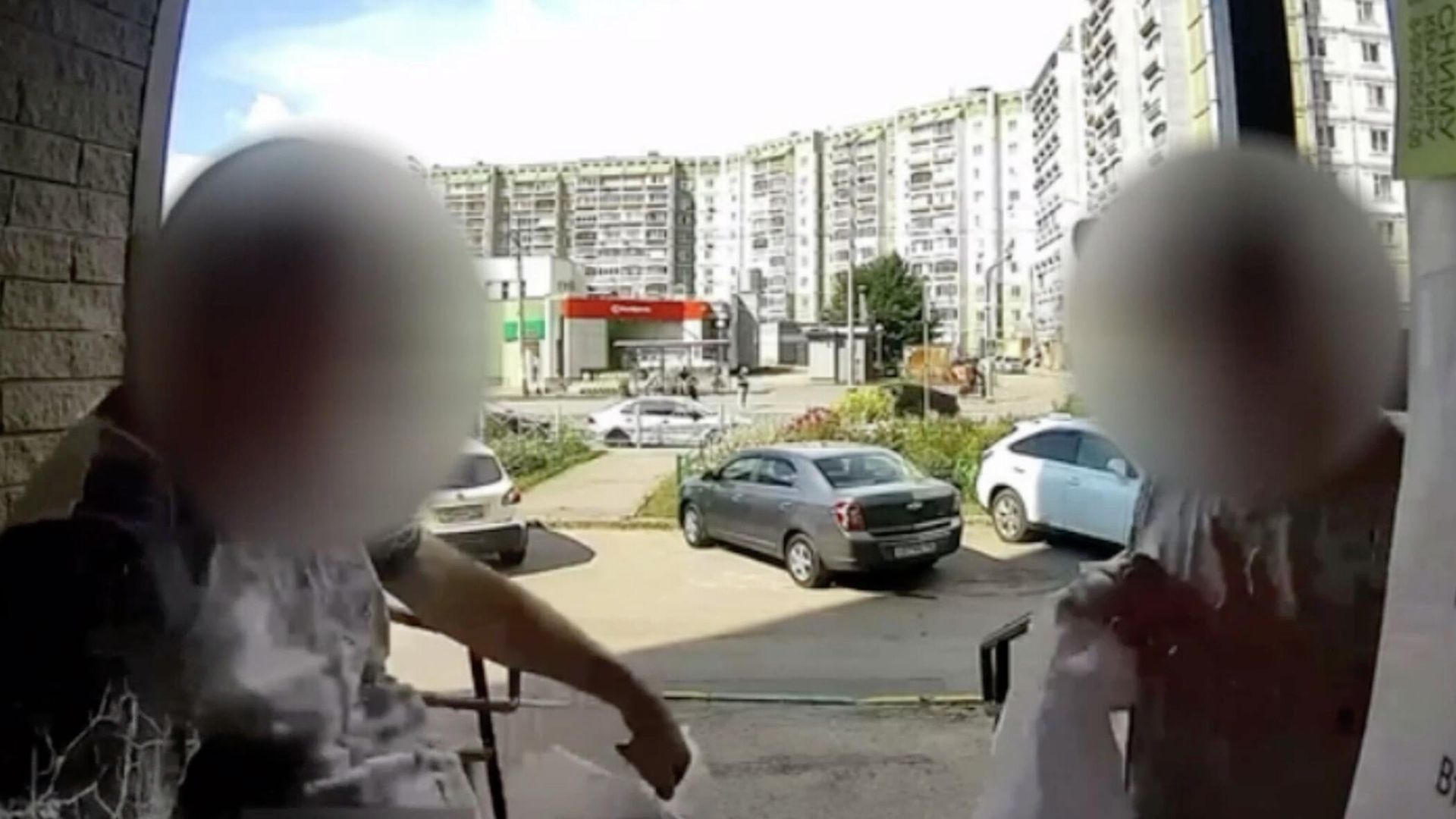 Кадр записи камеры домофона дома на улице Богдановича Нижнего Новгорода - РИА Новости, 1920, 01.08.2025