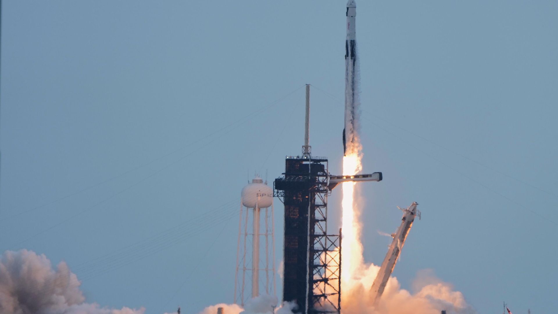 Ракета SpaceX Falcon 9 с кораблем Crew Dragon стартует с площадки в Космическом центре Кеннеди Ракета SpaceX Falcon 9 с кораблем Crew Dragon стартует с площадки в Космическом центре Кеннеди - РИА Новости, 1920, 01.12.2025