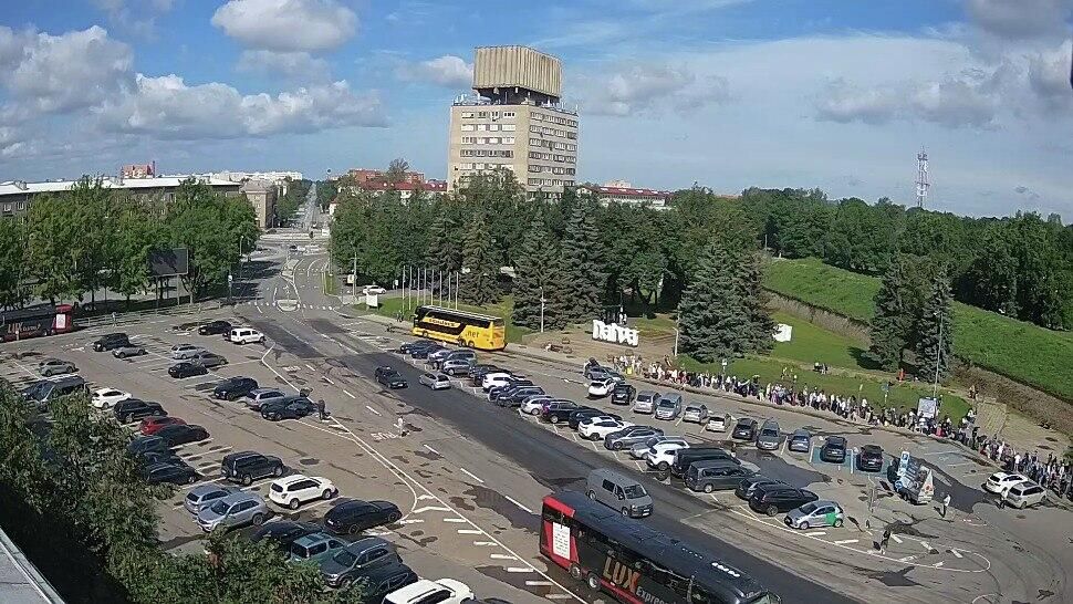 Очередь на погранпереходе Нарва – Ивангород Очередь на погранпереходе Нарва – Ивангород - РИА Новости, 1920, 07.06.2026