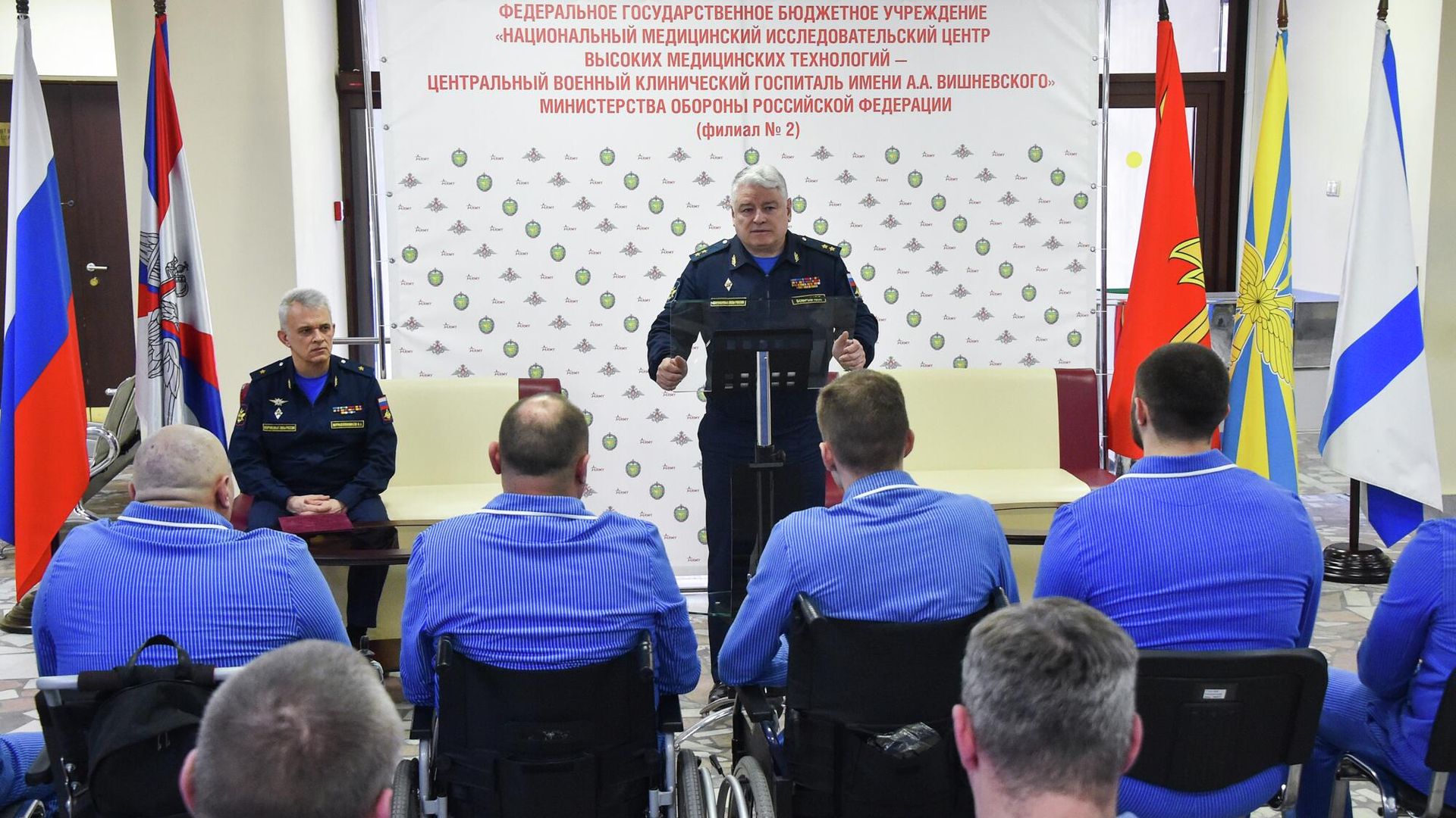 Временно исполняющий обязанности начальника Главного управления кадров Министерства обороны РФ Юрий Бобров на церемонии в госпитале имени Вишневского Временно исполняющий обязанности начальника Главного управления кадров Министерства обороны РФ Юрий Бобров на церемонии в госпитале имени Вишневского - РИА Новости, 1920, 02.08.2025